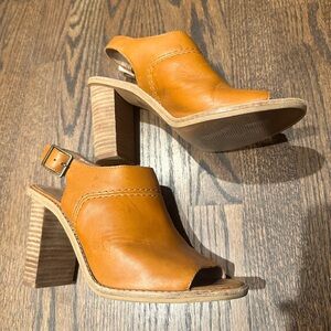 Women’s Open-Peek Slingback Block Heel Mules in Cognac - The Cary Sandals